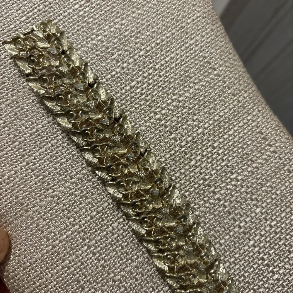 Vintage Kramer bracelet for women, silver-plated with grape leaf design